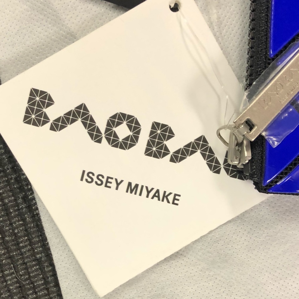 🎉 HP 🎉 🆕 BAO BAO ISSEY MIYAKE  Prism Flat Pouch - Picture 6 of 9